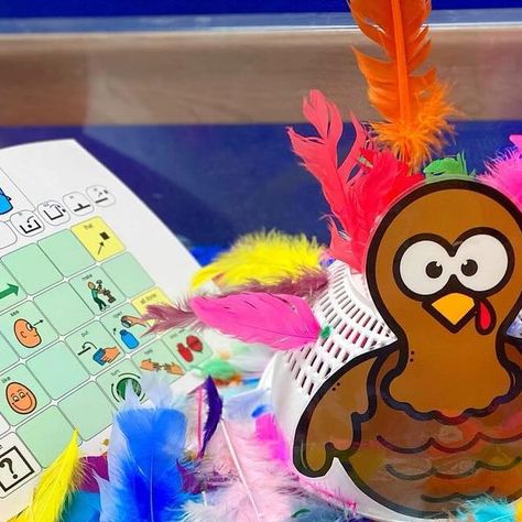 Ms. Lucy | Pre-K Special Education on Instagram: "This turkey sensory bin is so easy to make! 🦃 Grab some feathers, a colander, and a turkey image for some instant fun! Add in some turkey matching pieces for even more of a good time! Comment 🍗 for my seasonal AAC fringe bundle Comment 🌈 for this turkey matching printable . . #spedteachersofinstagram #thanksgivingclassroom #sensorybin" Feather Sensory Bin, Turkey Sensory Bin, Feed The Turkey, Turkey Images, Thanksgiving Classroom, How To Make Turkey, K Crafts, Thanksgiving Preschool, Sped Teacher