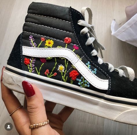 Embroidered High Top Vans, Vans Embroidery, Embroidered Things, Shoe Embroidery, Hi Top Vans, Embroidered Vans, Low Top Vans, Stitch Stuff, Preppy Shoes