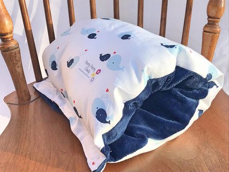 Diy Nursing Pillow, Nursing Arm Pillow, Baby Nursing Pillow, Diy Nursing, Couture Bb, Diy Pillow, Arm Pillow, Baby Sewing Projects, Baby Projects