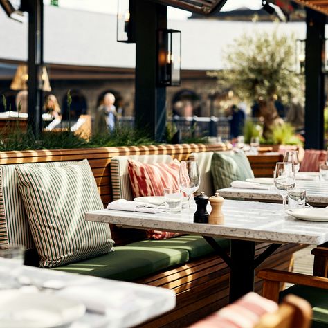 Rooftop Restaurant Design, Terrace Restaurant, Restaurant Patio, Booth Seating, Rooftop Restaurant, Outdoor Restaurant, In Season Produce, Al Fresco Dining, Outdoor Bar