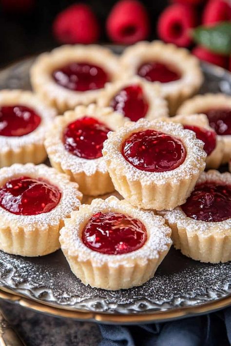 Raspberry Almond Tarts, Mini Raspberry Almond Tarts, Rasberry Tart Recipes, Christmas Mini Tarts, Holiday Deserts Christmas, Pastry Display Ideas, Tea Party Sweets, Tea Party Snacks, Raspberry Tart Recipe