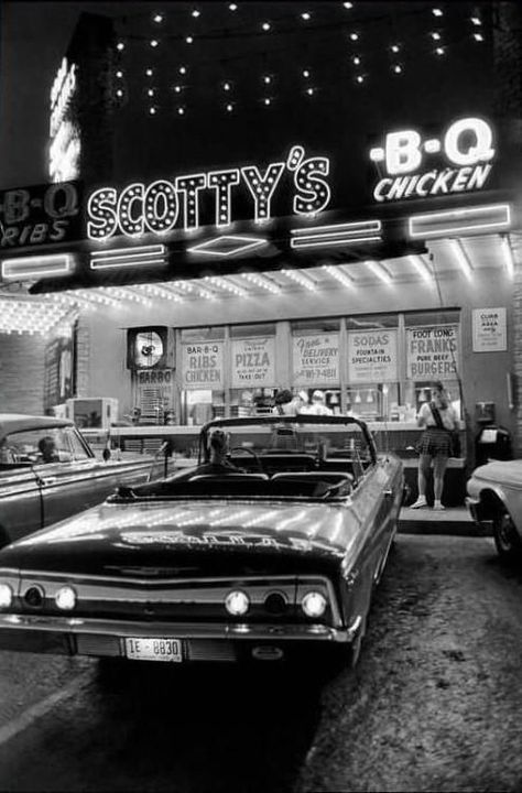 #retro #b&w #blackandwhite #diner #vintage Impala Convertible, Elliott Erwitt, Black And White Photo Wall, Steve Mccurry, Robert Doisneau, Black And White Picture Wall, Gray Aesthetic, Old Car, Magnum Photos