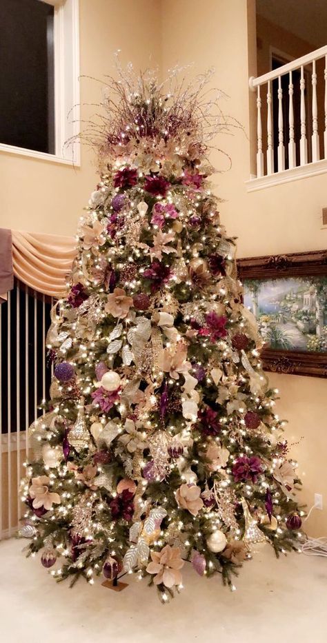 Unique Outdoor Christmas Decorating Ideas Modern Colorful Christmas Tree, Christmas Tree Pink And Green, Mauve Christmas Tree, Plum Christmas Tree, Purple Christmas Tree Decorations, Floral Christmas Tree, Affordable Christmas Decorations, Vintage Christmas Tree Decorations, Purple Christmas Tree