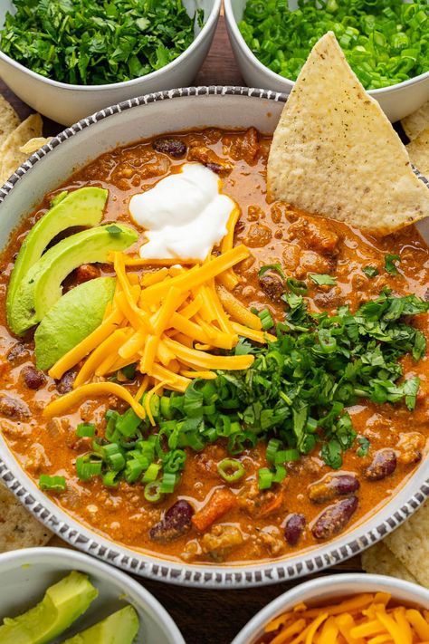 Queso Beef and Bean Chili Big Pot Meals, Slow Cooker Beef Recipe, Queso Chili, Beef And Bean Chili, Slow Cooker Beef Recipes, Closet Cooking, Slow Cooker Recipes Beef, Healthy Lunch Meal Prep, Chili Recipe Easy