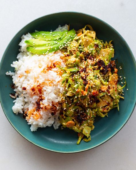 Creamy Lime Brussel Sprout Salad | A Vegan Version of Emily Mariko's Salmon Bowl - Justine Snacks Creamy Brussel Sprouts, Vegan Salad Bowl, Almond Butter Sauce, Shaved Brussel Sprout Salad, Shredded Brussel Sprout Salad, Shaved Brussel Sprouts, Brussels Sprout Salad, Raw Veggies, Sprout Salad