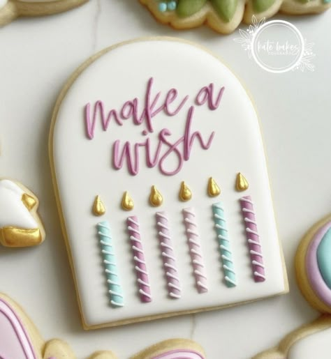 Simple Birthday Decorated Cookies, Happy Birthday Cookies Decorated, Icing Cookies Recipe, Decorated Birthday Cookies, Birthday Candle Cookies, Birthday Cookies Decorated, Green Cookies, Royal Icing Cookies Recipe, Halloween Sugar Cookies Decorated