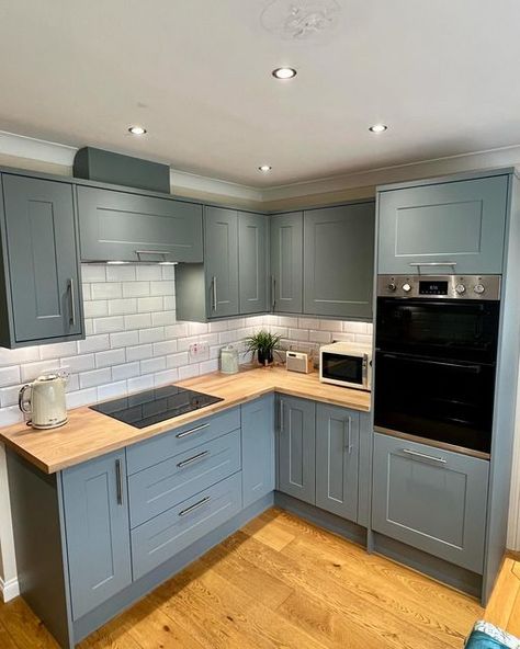 Howdens Blue Kitchen, Kitchen Unit Colours, Woodwork Joinery, Kitchen Respray, Howdens Kitchen, Kitchen Oak, Counter Fridge, Integrated Oven, Howdens Kitchens