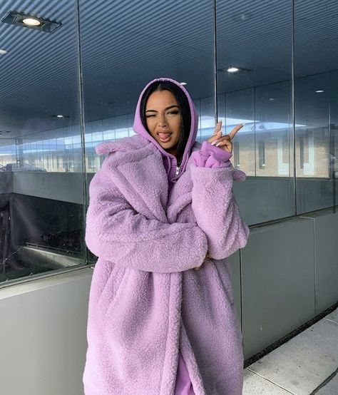 Lilac Turtleneck Outfit, Oversized Coat Outfit, Purple Fashion Outfit, Teddy Coat Outfit, Lilac Coat, Winter Uniform, Long Coat Outfit, Canadian Things, Outfits New York