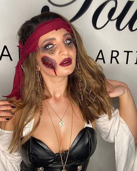 Halloween Pirate Makeup Women, Scary Pirate Makeup Women, Zombie Pirate Makeup, Pirate Make Up For Women, Pirate Makeup Looks, Dead Pirate Makeup, Scary Pirate Makeup, Scary Pirate Costume, Pirate Makeup Women Easy