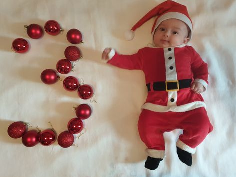 #christmas #babyboy #babylove #3months Christmas Decor Ideas For Baby Photoshoot, Ideas For Baby Photoshoot, Bump Photoshoot, Baby Bump Photoshoot, Baby Milestones Pictures, Milestone Pictures, Baby Shoot, Photoshoot Idea, Christmas Photoshoot