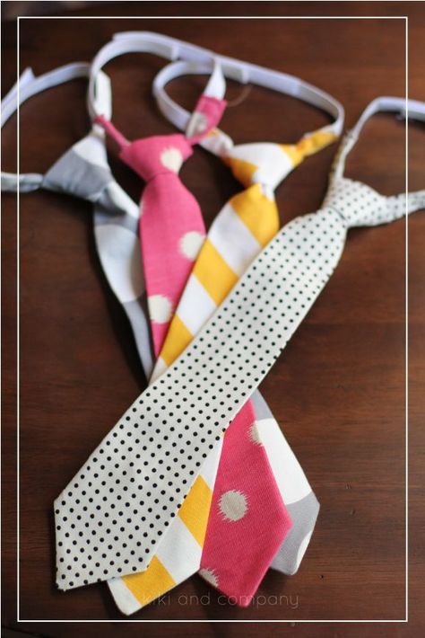 Handmade ties with a free template! Boy Sewing, Sew Ins, Tie Pattern, Baby Diy, Diy Couture, Diy Baby, Nap Time, Sewing For Beginners, Sewing For Kids