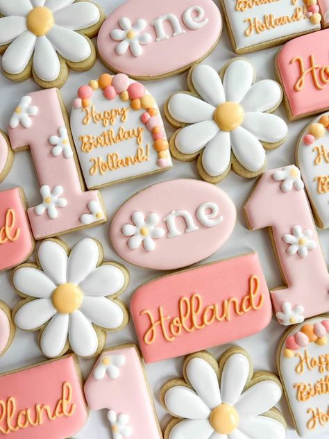 Daisy Birthday Cookies Decorated, Daisy First Birthday Cookies, Daisy Birthday Cookies, Daisy Cookies Decorated, First Birthday Sugar Cookies, Daisy Sugar Cookies, Daisy Cookies, First Birthday Cookies, Daisy Birthday