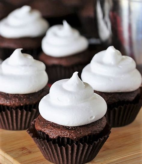 How to Make 7-Minute Marshmallow Frosting (Step-by-Step) | The Kitchen is My Playground Cooked Frosting Recipe, Marshmallow Frosting Recipes, 7 Minute Frosting, Cooked Frosting, Melting Marshmallows, Marshmallow Icing, Cupcake Frosting Recipes, S Mores Cupcakes, Cheesecake Cake Recipes