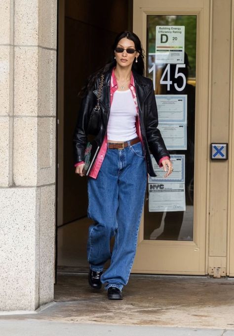 Bella Hadid Style 2022, Bella Ha Did Outfits, Bella Hadid Autumn Style, Bella Hadid Style 2023, Bella Hadid Outfits 2023, Bella Hadid Iconic Outfits, Bella Hadid Street Style Summer, 90s Model Street Style, Bella Hadid Mood