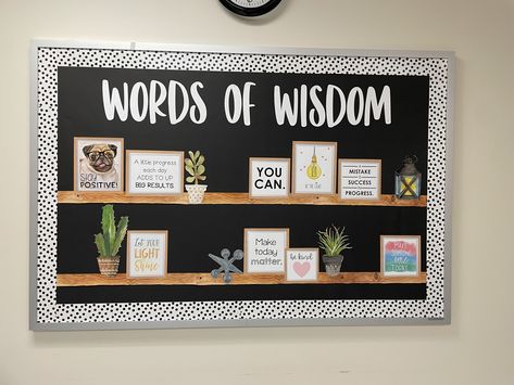 High School Bulletin Boards, Teaching Classroom Decor, Classroom Makeover, Teachers Lounge, Back To School Bulletin Boards, Elementary Classroom Decor, Classroom Board, School Social Work, 4th Grade Classroom