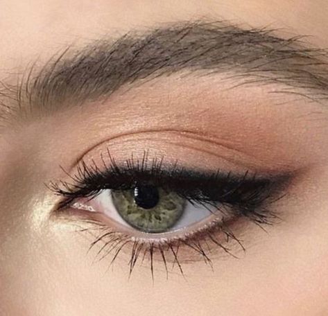 Eye Highlighter, Natural Eyeliner, Trendy Eyeshadow, Cat Eye Makeup, Smink Inspiration, Eye Makeup Steps, Neutral Makeup, Makijaż Smokey Eye, Makeup Hacks