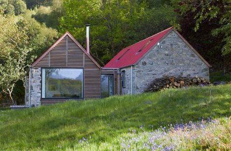 Irish Cottage Extension, Horizontal Cladding, Hopkins Architects, Cottage Extension, House Cladding, Barn Renovation, Irish Cottage, Into The West, Cottage Renovation