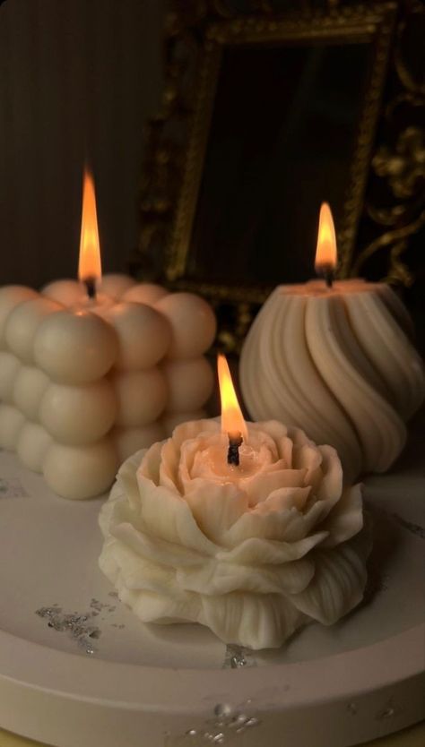 Scented Candles Aesthetic, Candle Logo Design, Candle Photography Ideas, Candle Obsession, Homemade Scented Candles, Candle Projects, Candles Photography, Aesthetic Candles, Painted Candles