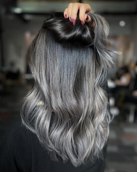 Grey Blending Hair, Highlights For Gray Hair, Ash Grey Hair, Grey Blending, Platinum Hair Color, Grey Hair Looks, Gray Balayage, Brown Wavy Hair, Black Wavy Hair