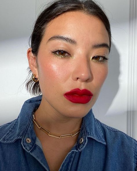 Tan Skin Natural, Red Lipstick Makeup Looks, Red Lips Makeup Look, Iconic Looks, Chic Makeup, Nude Makeup, Instagram Makeup, Kiss Makeup, Red Lip