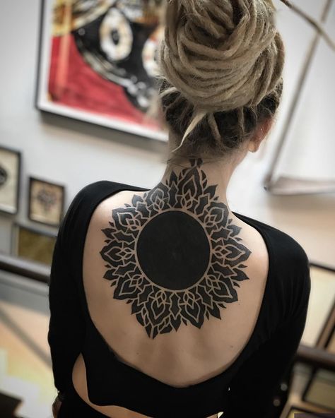 Female Shin Tattoo, Tato Mandala, Nape Tattoo, Backpiece Tattoo, Tato Minimal, Blackout Tattoo, Intricate Tattoo, Tattoo Cover Up, Mandala Tattoo Design