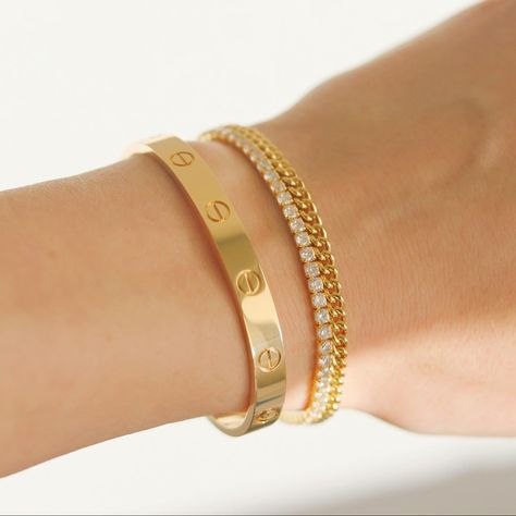 Cartier Love Bracelet Stack, Love Bracelet Stack, Dainty Gold Bracelet, Curb Chain Bracelet, Gold Chain Bracelet, Gold Bangles Design, Stacked Jewelry, Gold Necklace Layered, Dainty Bracelets