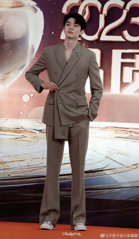 Celebrity Suits Men Red Carpets, Chinese Suit Men, Suits Men Red, Celebrity Suits, Chinese Suit, Lavender Outfit, Boutique Logo Design, Classy Suits, My Wedding Dress