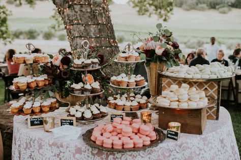 Boho Wedding Treat Table, Pudding Table Wedding, Desert Table Wedding Ideas, Boho Wedding Sweet Table, Boho Treat Table, Boho Buffet Table Decor, Bohemian Candy Table, Boho Chic Wedding Cake Dessert Tables, Boho Desert Wedding Table Decor