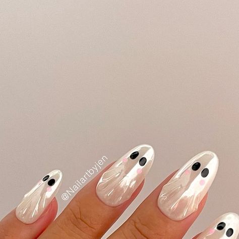 Clean Neutral Nails, Halloween Nails With Chrome, Halloween Girly Nails, Ghostie Nails, White Pumpkin Nails, Halloween Chrome Nails, Halloween Nails White, Milky Gel Nails, Halloween Nails 3d