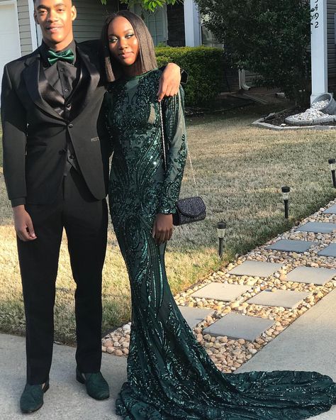 Emerald Couples Outfit, Green Dress And Black Suit Couple, Black And Emerald Green Prom Suit, Mens Green Prom Outfit, Emerald Green Prom Couple Matching, Emerald Green Prom Dress And Suit, Emerald Green And Black Tuxedo, Green Tux Prom, Hunter Green Prom Couple