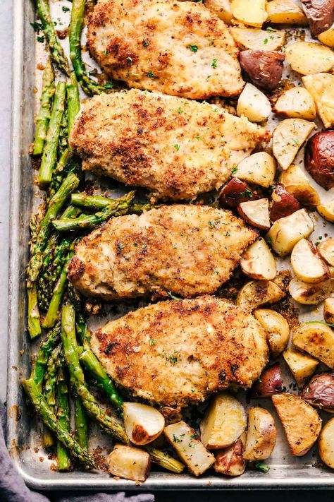 Parmesan Garlic Chicken, Chicken Milanese, Ayam Bakar, Garlic Parmesan Chicken, Pan Recipes, Sheet Pan Dinners, Sheet Pan Recipes, Garlic Chicken, Chicken Casserole