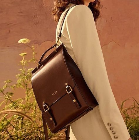 Laptop Bag Photoshoot, Elegant Backpack Women, Classy Backpack, School Bags For Women, Brown Backpack, Leather Bag Design, Vintage Leather Backpack, Luxury Backpack, Retro Purse