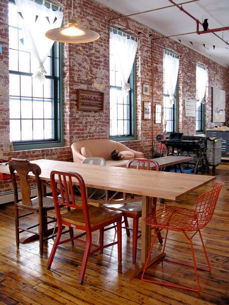 Exposed Brick with red acents and mis-matched chairs Mix Match Chairs, Apartment Therapy House Tours, Amazing Apartments, Eclectic Dining Room, Mismatched Chairs, Eclectic Dining, Apartment Dining Room, Family Dining Rooms, Exposed Brick Walls