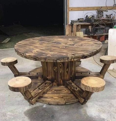 Wood Spool Tables, Wooden Spool Tables, Wooden Spool Projects, Spool Projects, Easy Renovations, Spool Ideas, Spool Furniture, Rustic Furniture Design, Spool Tables