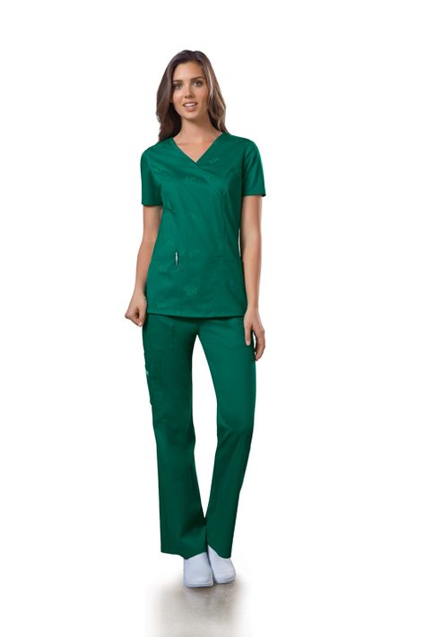 #Cherokee #Scrubs #Uniforms #Fashion #Style #Nurse #Medical #Apparel #IDScrubs Doctor Uniform, Nurse Uniforms, Nurse Scrubs, Nursing Scrubs, Nurse Uniform, Scrubs Nursing, Scrub Tops, Caregiver, Hunter Green