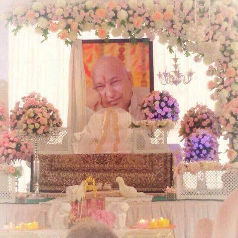 G Guruji Satsang Flower Decoration, Guruji Satsang Decoration At Home, Guru Ji Satsang Decoration, Satsang Decoration, Guruji Wallpaper, Jai Guruji, Jai Gurudev, Mandir Decoration, 1st November