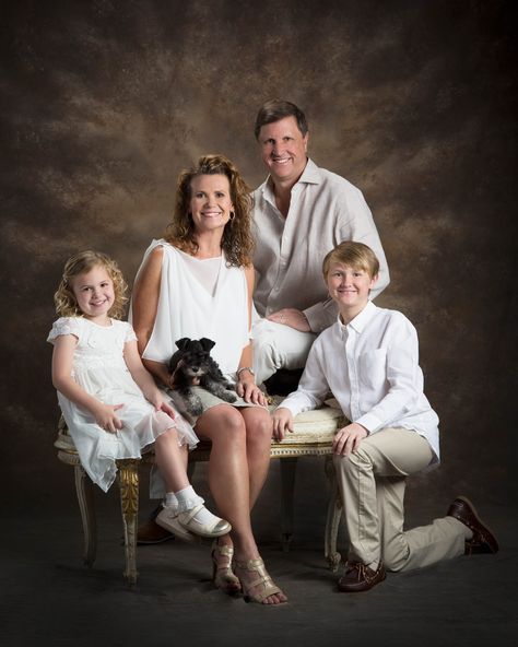 Large Family Photoshoot Studio, Large Family Pictures, Large Group Photos, Studio Family Portraits, Family Photo Studio, Family Potrait, Family Studio Photography, Large Family Photos, Shooting Studio