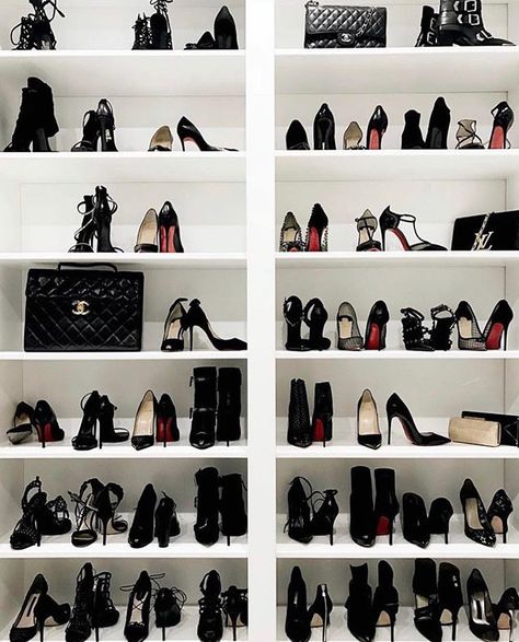 Trophy Wall, Closet Luxury, Bag Closet, Ladies Shoe, Many Shoes, Black Wardrobe, Bedroom Closet Design, Dream Closets, Closet Designs