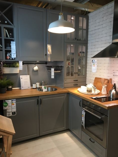 Small Grey Kitchen, Ikea Small Kitchen, Grey Ikea Kitchen, Dining Corner, Kitchen 2020, Серая Кухня, Dark Grey Kitchen, Simple Kitchen Design, Small Kitchen Decor