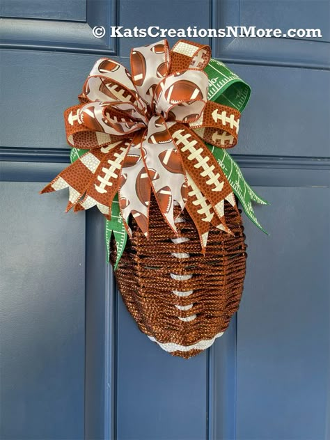 Football Wreath Diy, Fall Football Wreath, Wreath Making Business, Dog Wreaths, Football Crafts, Fall Decor Wreaths, Burlap Garland, Fall Deco Mesh, Deco Mesh Wreaths Diy