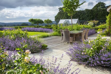 Winner of the Large Residential Garden Award – Ridgmount by Acres Wild; Principal Designer Debbie Roberts MSGD Garden Design Pictures, English Garden Design, Casa Country, Have Inspiration, Garden Soil, Garden Cottage, Country Gardening, Back Garden, English Garden