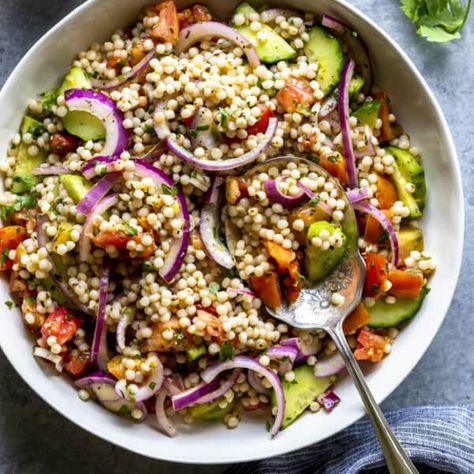 Israeli Couscous Salad (Pearl Couscous Recipe) - Fox and Briar Recipes With Couscous, Beef Ramen Noodle Recipes, Salad Couscous, Pearl Couscous Recipes, Pearl Couscous Salad, Baked Greek Chicken, Couscous Salad Recipes, Mediterranean Couscous, Fresh Summer Salad