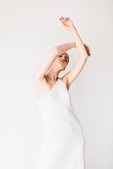 Sleek Bridal Editorial Inspires Minimalist Elegance For the Modern Bride - Once Wed Sleek Wedding Dress, Casual Groom Attire, White Editorial, Casual Grooms, Inspiration Photoshoot, Bouchra Jarrar, Bridal Editorial, Preowned Wedding Dresses, The Modern Bride