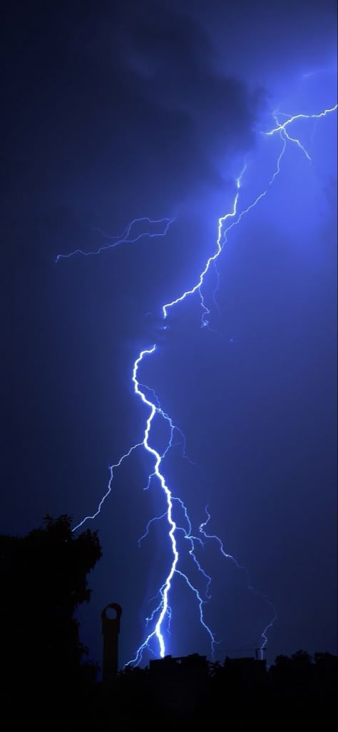 Photo Of Lightning, Paintress Aesthetic, Thunder Sky Aesthetic, Thunder And Lightning Wallpaper, Blue Thunder Wallpaper, Hd Light Wallpaper, Aesthetic Lightning Wallpaper, Blue Lightning Wallpaper, Lightning Wallpaper Aesthetic