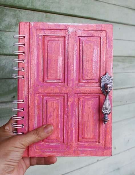 Diy Travelers Notebook, Travel Book Diy, Book Diy, Diy Notebook, Open Door, Diy Journal, Handmade Books, Diy Book, Scrapbook Journal