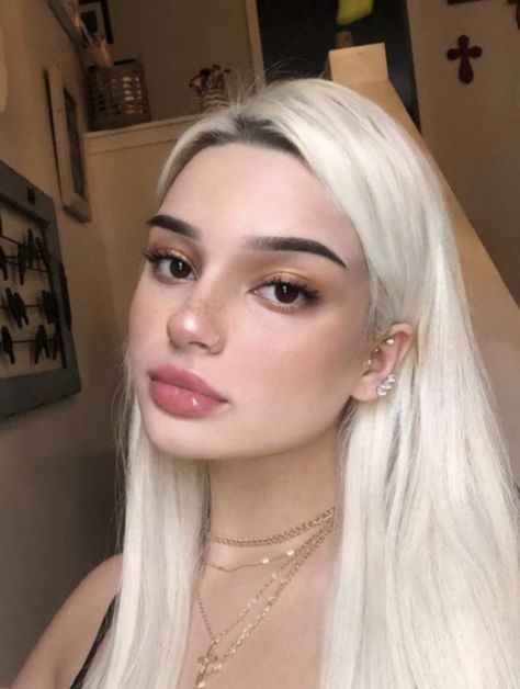 Blonde Hair Black Eyebrows, White Hair Dark Skin, Blonde Hair Dark Eyes, Blonde Hair Dark Eyebrows, Makeup Looks Ideas, Blonde Brown Eyes, Pale White Skin, Hair Pale Skin, Dark Eyebrows