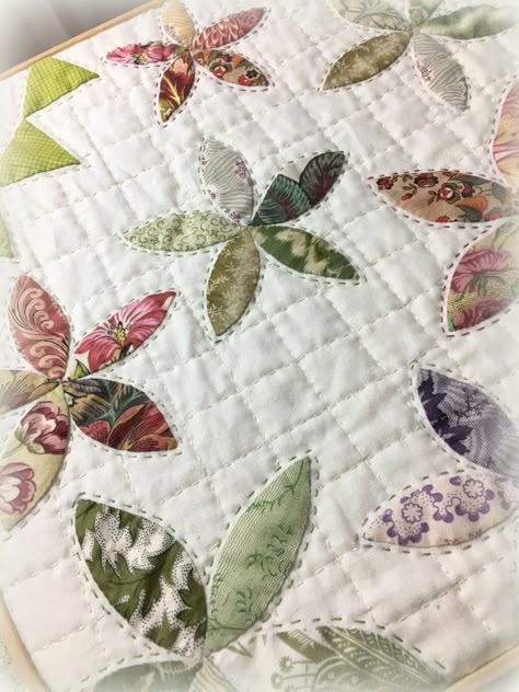 Hand Quilting Designs, Hand Quilting Patterns, Quilt Big, Applique Quilt Patterns, Quilting Templates, Crazy Quilting, Basic Skills, Applique Quilting, Quilting Thread