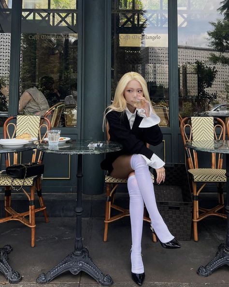 arryysa ig White Pantyhose Outfit, White Stockings Outfit, Winter Outfit Ideas For Women, Comfy Things, Stockings Outfit, 일본 패션, Winter Outfit Ideas, White Tights, Academia Fashion