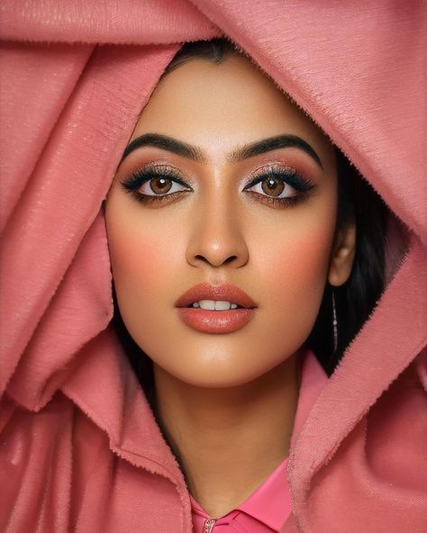 Attractive Eye Makeup, Attractive Makeup, Africa People, Aditi Sharma, Makeup Images, Attractive Eyes, Bachelorette Outfits, Actors Images, Eyeliner Looks