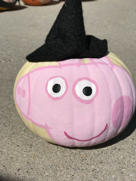 Cute Painted Halloween Pumpkins, Punkin Drawings, Peppa Pig Pumpkin Painting, Pig Painted Pumpkin, Pig Pumpkin Painting, Peppa Pig Pumpkin, Peppa Pig Painting, Painting Ideas Pumpkin, Creative Pumpkin Painting Ideas